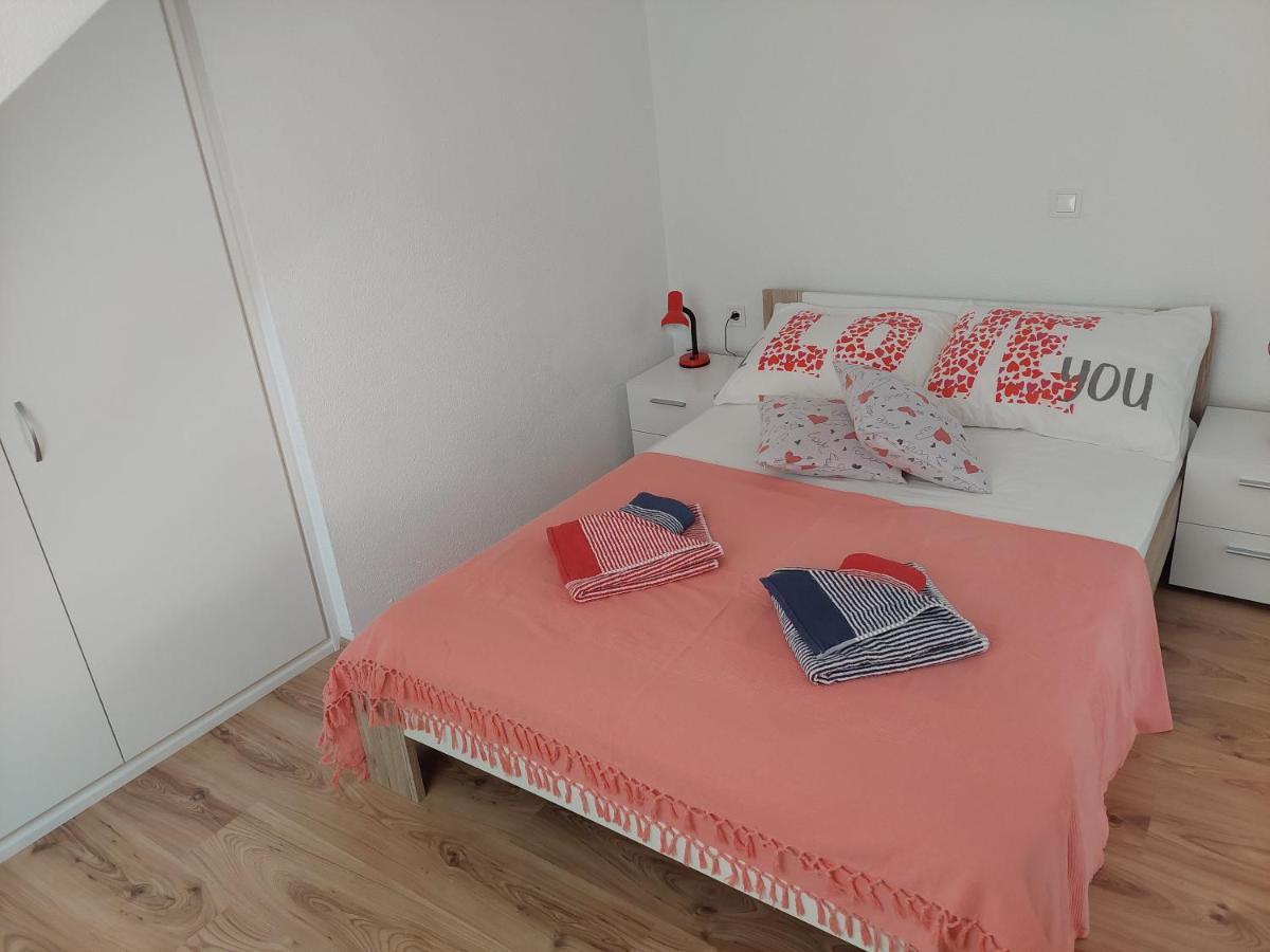 Apartmani Timon Bol Exterior foto